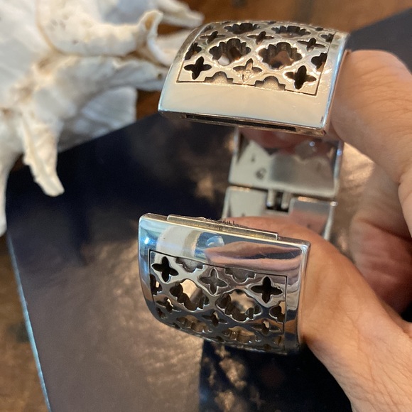 Beautiful magnetic cuff bracelet - Picture 4 of 7